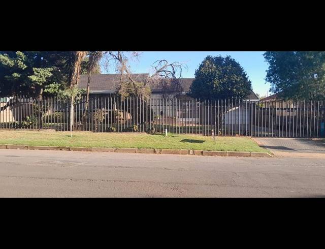 3 BEDROOM HOUSE FOR SALE IN KEMPTON PARK EXT 02